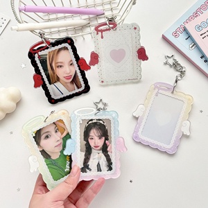 Porte-cartes en acrylique Premium 3 pouces bicolore Ailes d'ange, Étui <span class=keywords><strong>rigide</strong></span> pour cartes photo et badges d'identification, et Protecteur de cartes de haute qualité - Product Image 2