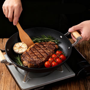 Poêle en fonte légère à double poignée, à parois fines, compatible induction - Product Image 1