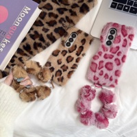 Étui Hiver Chaud en Fourrure Douce et Pelucheuse pour Samsung Galaxy Fold 3 4 5 6 7 8 Ultra, Motif Léopard, avec Bracelet Chaîne de Poignet