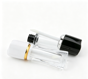 Tube de brillant à lèvres transparent de luxe, forme cintrée, avec capuchon noir et dessus blanc doré, flacon vide pour gloss. - Product Image 2