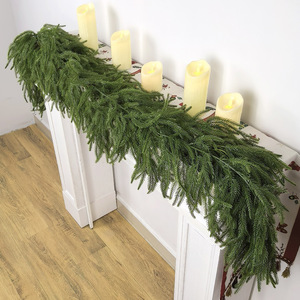 Guirnalda <span class=keywords><strong>de</strong></span> Navidad Artificial respetuosa con el medio ambiente para colgar en la pared <span class=keywords><strong>de</strong></span> mimbre <span class=keywords><strong>de</strong></span> pino ciprés suave para la decoración del hogar, Hotel y oficina - Product Image 1