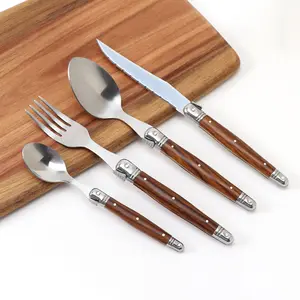 Mutfak ve restoran kullanımı için plastik saplı 4 parçalı paslanmaz çelik çatal bıçak kaşık seti tırtıklı biftek çatal bıçak kaşık içerir
