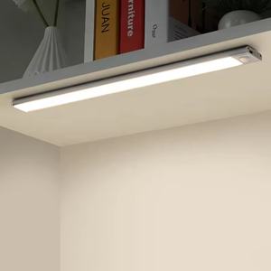 Lumière LED d'armoire intérieure moderne et élégante, mince, avec détecteur de mouvement et batterie rechargeable - Product Image 6