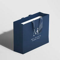 Sac en papier d'emballage cadeau imprimé sur mesure avec votre propre logo, sac en papier épais noir et blanc de luxe pour vêtements