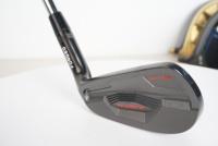 Ensemble de fer à repasser de golf en acier 1020 carbone fraisé CNC pour hommes OEM avec tige en acier et poignée en caoutchouc.