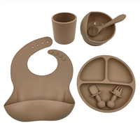 Ensemble d'ustensiles de repas pour tout-petits : bavoirs, bols, assiettes compartimentées, tasses, fourchettes, cuillères en silicone de qualité alimentaire, compatibles micro-ondes et lave-vaisselle