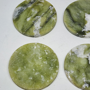 Venta al por mayor de piezas redondas de jade Xiuyan [boho] de gran demanda, cristal, atracción de la riqueza, piedra decorativa, virutas de piedra en bruto talladas - Product Image 2