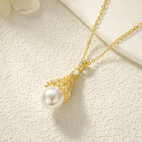 Collier Pendentif Vintage en Laiton Plaqué Or 14K de Qualité Supérieure avec Moissanite Ronde de 2,8 mm et Perle Coquillage Tour de Neige Taillée Poire de 13,5x10 mm