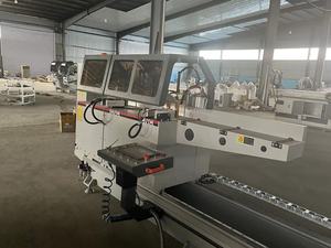 เครื่องเลื่อยสองด้านระบบ CNC แบบอัตโนมัติ HJN5A-450 * 3900 upvc อะลูมิเนียมกรอบหน้าต่างสามหัวเลื่อยใหม่มอเตอร์ PLC - Product Image 4