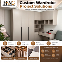 Armoire murale minimaliste avec disposition flexible et bureau intégré pour des solutions d'aménagement intérieur modernes