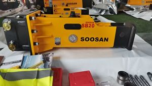 Martillo Hidráulico SOOSAN SB20 Tipo Caja con Cincel de 45 mm para Miniexcavadoras de 1.2-3 Toneladas y Minicargadoras para Trabajos de Demolición - Product Image 2