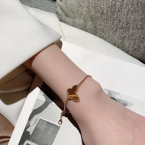 Nuevo y de Alta Calidad, Chapado en <span class=keywords><strong>Oro</strong></span> de 18K sobre Acero Inoxidable, Diseño Retro con Mariposa Azul de la Suerte, Trébol de Cuatro Hojas y Patrón de Planta, Unisex - Product Image 1
