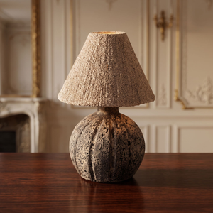 La lampe de table, de bureau ou de chevet en céramique wabi sabi minimaliste parfaite, avec ampoule E27 et interrupteur au pied de lampe. - Product Image 3