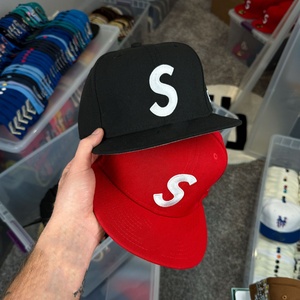 Cappellino da Baseball Unisex con Visiera Piatta, Classico Fifty, Chiuso Dietro, Corona Strutturata, Ricamo 3D, in Cotone, Streetwear, Sportivo, Vestibilità Aderente - Product Image 2