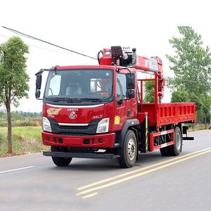 Camion de transport et de levage Chenglong L3 4*2 équipé d'une grue Changxing de 8 tonnes, performance de levage stable pour la manutention en ingénierie - Product Image 2