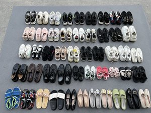 Vente en gros usine de chaussures d'occasion en balles mixtes, de seconde main, Grade A/B, stock en vrac pour l'Afrique, incluant baskets, pantoufles, talons et chaussures d'occasion - Product Image 2