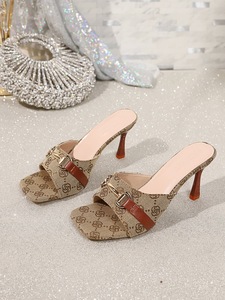 Sandales d'été 2026 pour femmes, grande taille, à enfiler, à bride unique, avec empeigne en tissu, décor chaîne métallique, talon aiguille - Product Image 5