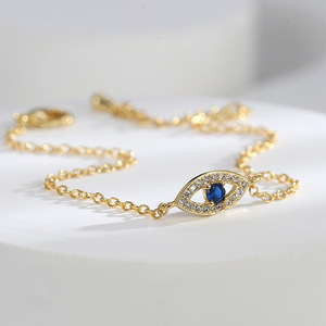 Bracelet tendance unisexe plaqué or 18 carats avec chaîne fine, motif œil, cœur en zircon serti griffe et breloque logo personnalisé – Cadeau idéal - Product Image 4