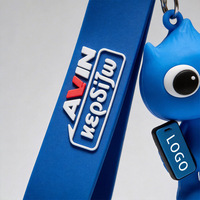 Porte-clés en PVC personnalisé en forme de voiture 3D avec un design de dessin animé créatif - Production d'usine de haute qualité, origine Chine, pendentif