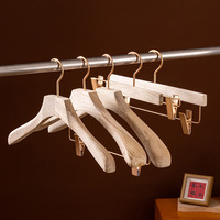 Cintre en bois de camphre antidérapant floqué pour costumes, manteaux et pantalons, à épaules larges, anti-mites et anti-insectes, unisexe