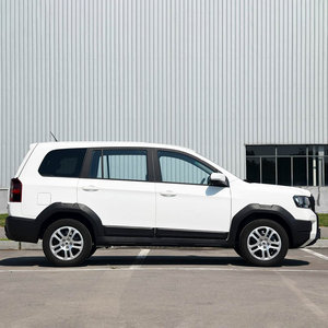 SWM G03F 1.5L Manuelle 7 places SUV Neuf Intérieur Sombre Volant à Gauche Pneus R17 Caméra Arrière Essence Véhicule Utilitaire Familial - Product Image 4