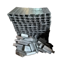Fabrication sur mesure de profilés en acier poli décoratifs pour supports de quille de mur-rideau en verre