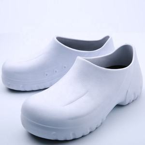 Zuecos de laboratorio de Hospital de alta calidad con logotipo personalizado, zapatos de Chef, zapatos quirúrgicos antideslizantes para enfermeras