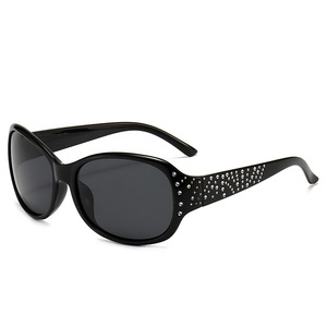 Hotsale Fashion Comfortable Unisex Polarized Sunglasses with Custom Logo UV400 Protection PC Frame HC019 OEM/ODM - Product Image 2