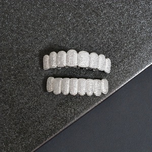 Grillz Hip Hop entièrement incrusté de zircon, ensemble de 8 dents, bijoux dentaires pour hommes, usage quotidien, couleur or et argent - Product Image 2