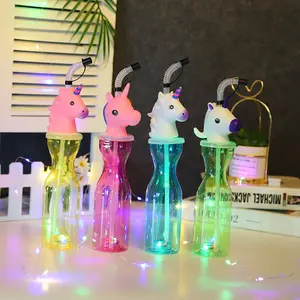 Lustige 3D-Tassen Cartoon LED Kunststoff Kinder Tasse Fruchtform Long Neck Party Getränke karton Spielzeug Tassen für Kinder