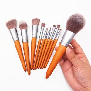 Set di 10 Pennelli per Trucco con Manico in Legno, Strumenti di Bellezza per Fondotinta, Ombretto e Blush Personalizzati - Product Image 2