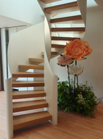 Escalier en colimaçon moderne de haute qualité VIKO avec éclairage LED et garde-corps en verre, escalier intérieur