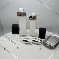 Flacon en plastique noir et blanc de haute qualité de 50 ml et 100 ml avec pompe, emballage pour shampooing, lotion, crème solaire.