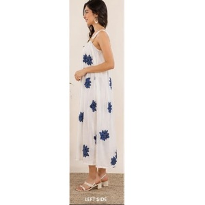 Robe en jean de qualité export avec broderie, tenue décontractée et élégante pour femme, idéale pour les boutiques et le quotidien, disponible en gros - Product Image 3