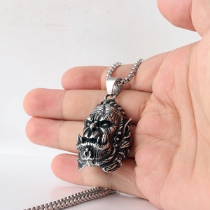 Yunnique – collier avec pendentif guerrier orc en acier inoxydable, bijoux unisexes à la mode, Style Street Punk - Product Image 4