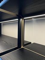 Étagère à colonnes en aluminium sur mesure avec étagères en verre, tiroirs en bois massif, bibliothèque en aluminium et bois massif, vente en gros d'usine