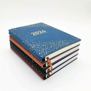 Agenda d'affaires premium en cuir souple A5, planificateur annuel 2024 avec calendrier quotidien de 365 jours, reliure cousue – Option cadeau - Product Image 1