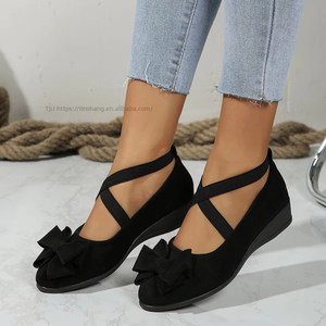 Chaussures plates compensées en daim pour femme, style européen et américain, avec nœud et brides croisées, collection automne, vente en gros - Product Image 1