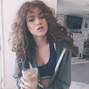 Extensiones de Cabello Sintético de 24 Pulgadas con Ondas Sueltas, Trenzas de Ganchillo, 3 Piezas, 300g, Resistentes a Altas Temperaturas, Precio de Fábrica - Product Image 1