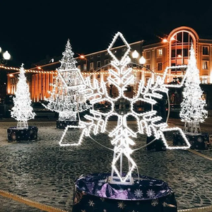 Decoración Navideña Impermeable para Exteriores en Oferta, Escultura Decorativa Personalizada de Copo de Nieve en 3D con Luces LED - Product Image 1