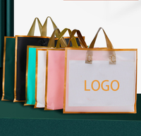 Logo personnalisé de l'usine écologique imprimé de haute qualité en plastique vêtements polyester emballage sac fourre-tout sacs à provisions cadeaux avec la main