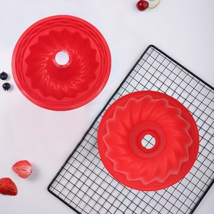 Molde redondo de silicona rojo para pasteles de 23 cm y 10 cm de alto, resistente al calor, para hornear pasteles y pan. - Product Image 2