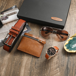 <span class=keywords><strong>Set</strong></span> Regalo di Lusso all'Ingrosso per <span class=keywords><strong>Uomo</strong></span> con Orologio da Polso al Quarzo in Pelle, <span class=keywords><strong>Cintura</strong></span>, <span class=keywords><strong>Portafoglio</strong></span> <span class=keywords><strong>e</strong></span> Occhiali in Cofanetto da 4 Pezzi - Product Image 4
