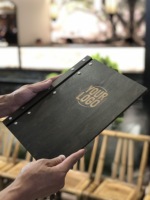 Couverture de menu en bois et cuir gravée au laser A4 A5, logo personnalisé, porte-menu en contreplaqué avec reliure à vis pour restaurant, café, bar