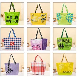 Sac fourre-tout moderne personnalisable à double poignée en polypropylène laminé tissé, idéal pour le shopping, le sport et les voyages, sac promotionnel en plastique - Product Image 1