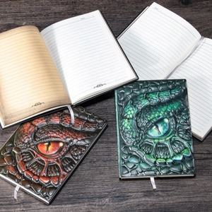 Cuaderno de Diseño Novedoso con Grabado de <span class=keywords><strong>Mirada</strong></span> Dragónica y Ojo de Dragón Místico en Cuero Perforado para Jugadores - Product Image 4