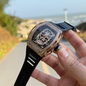 Reloj Mecánico de Lujo para Hombre, Diseño de Alta Gama, Resistente al Agua, Estilo Ejecutivo, Correa de Silicona Brillante, Cierre Oculto, Esfera con Indicadores - Product Image 4