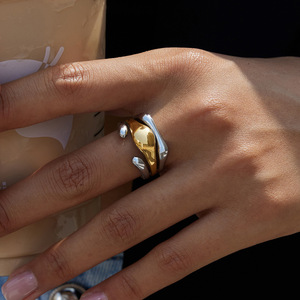 Anillo Minimalista de Acero Inoxidable con Baño de Oro de 18K, Forma Geométrica de Lágrima, Joyería Unisex para Regalo - Product Image 3