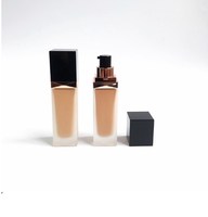 Teint de maquillage vegan, fait à la main, organique et naturel