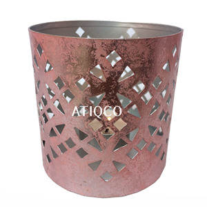 Elegante Portavelas Votivo de Hierro con Lámina Rosa, Hecho a Mano, con un Hermoso Diseño Artístico Hueco para Decoración de Mesa en el Hogar - Product Image 1